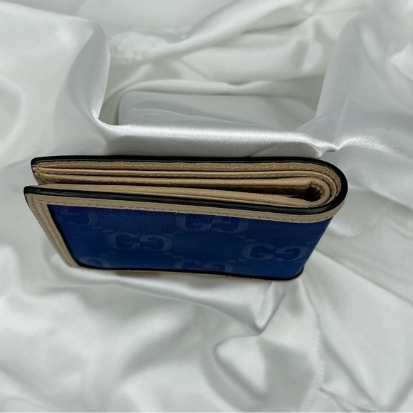 NEW ARRIVAL: GUCCI Off the Grid Navy Blue Nylon Bifold Wallet. FULL INCLUSION - Picture 4 of 13